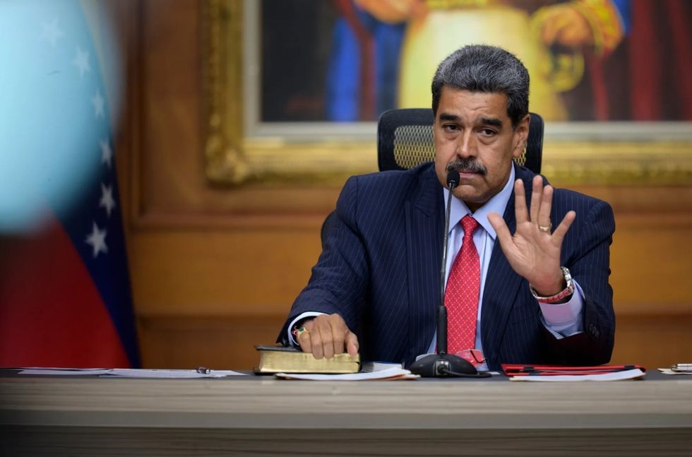 I frikësuar nga përpjekjet e SHBA-së për ta larguar atë, Maduro u bën thirrje venezuelianëve të spiunojnë përmes aplikacionit