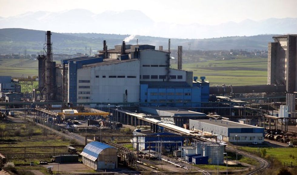 Fabrika e Ferronikelit nis procesin e ristrukturimit, paralajmëron largime kolektive të punonjësve