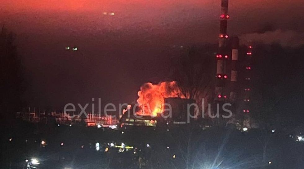 Ukraina sulmon rafinerinë kryesore thellë në Rusi, pamjet shpërndahen në rrjetet sociale