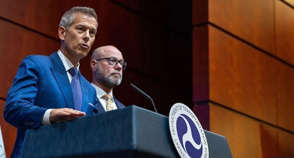 Sekretari i Transportit paralajmëron se SHBA-të do të shkurtojnë fluturimet në 40 aeroporte nëse mbyllja e qeverisë nuk merr fund