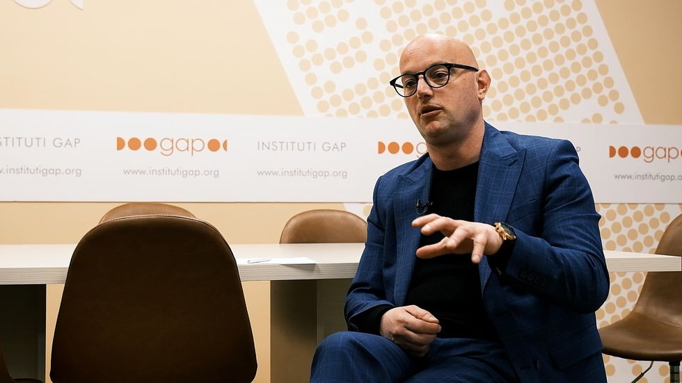 Salihu nga GAP: Vetëm katër nga 11 kryetarët fitues pa balotazh kanë kontroll të plotë në Kuvendet Komunale