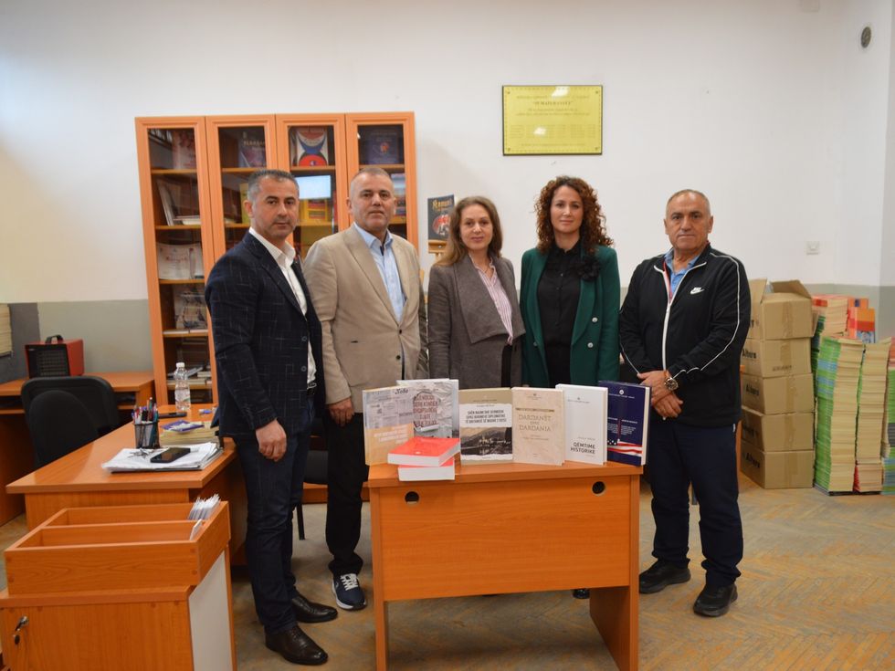 Biblioteka e Gjimnazit “Hamdi Berisha” në Malishevë pasurohet me botime të reja