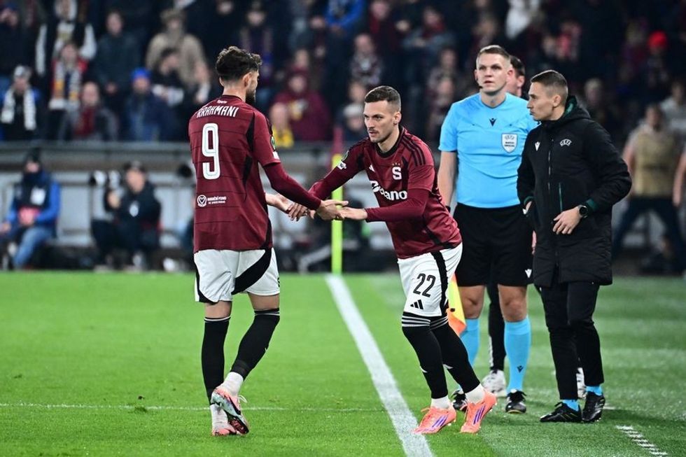 Albion Rrahmani lëshon fushën në minutën e 24-të, alarm për dëmtim para ndeshjeve vendimtare të nëntorit me Kosovën