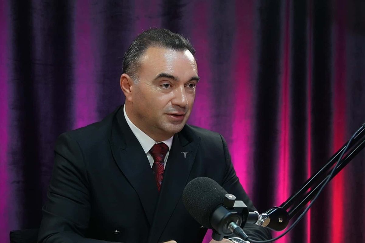 Rafuna ia gjen Kurtit shembujt e dy vendeve evropiane ku ministrat e Financave janë bërë kryetarë të odave ekomomike Rafuna ia gjen Kurtit shembujt e dy vendeve evropiane ku ministrat e Financave janë bërë kryetarë të odave ekomomike