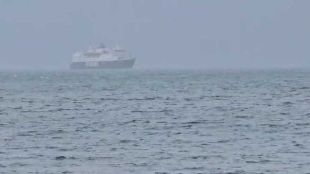 Problem në det nga moti i keq, trageti i linjës Brindisi-Vlorë nuk ankorohet në port, shkak erërat dhe dallgët