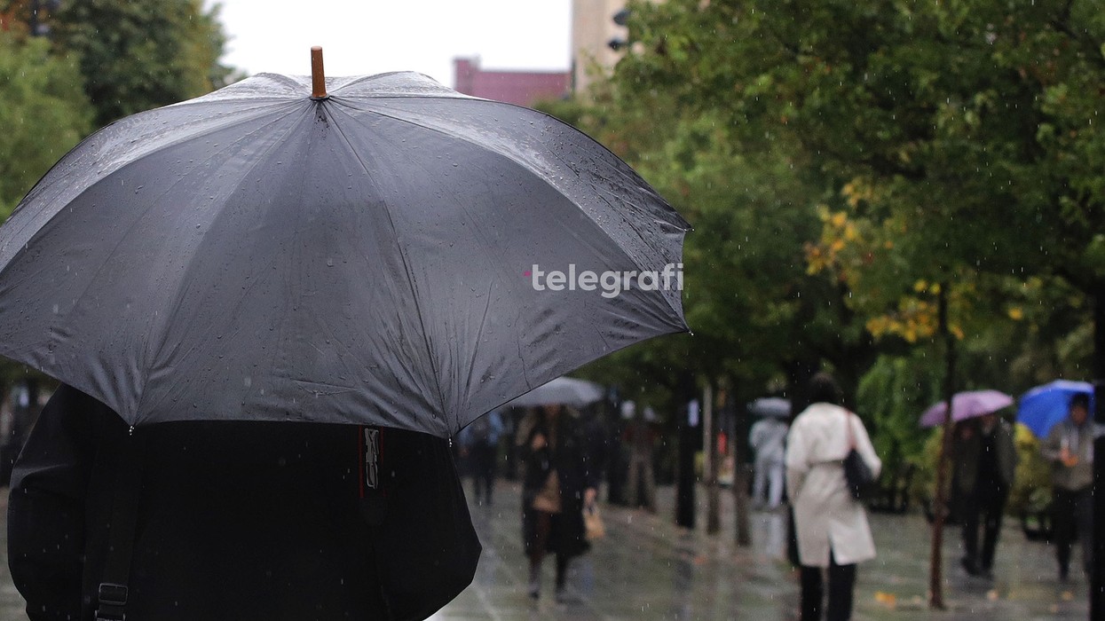 E hëna nis me reshje shiu, rrezik për grumbullim uji