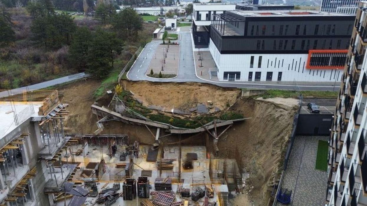 Investim prej 14 milionë eurosh, punime me kualitet të dobët - shikoni si shembet rruga në Kragujevac