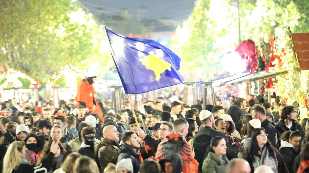 Kryeqyteti kuq e zi, pamje nga festa e 28 Nëntorit