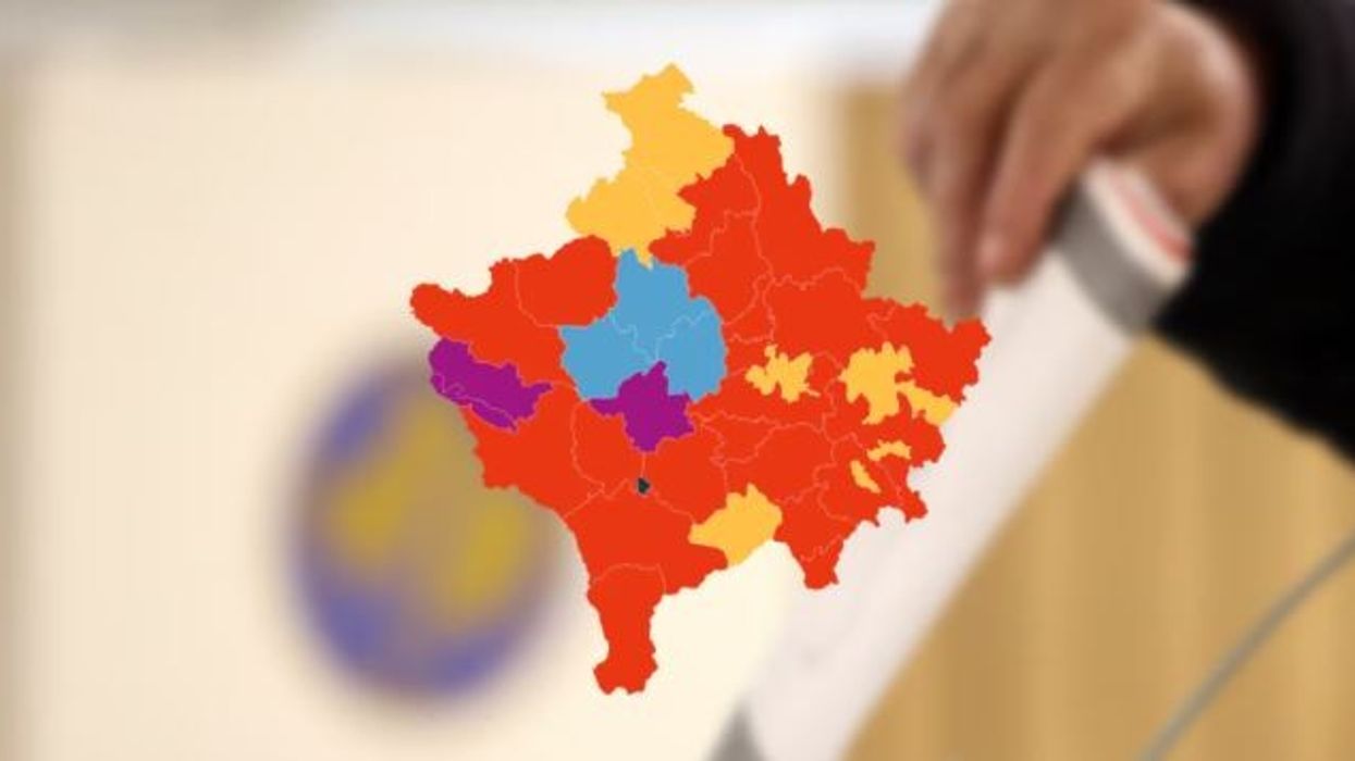 “Tendencë për rritje të votës, rrezik për moskalim të pragut”, si po shihen lëvizjet e fundit të partive politike