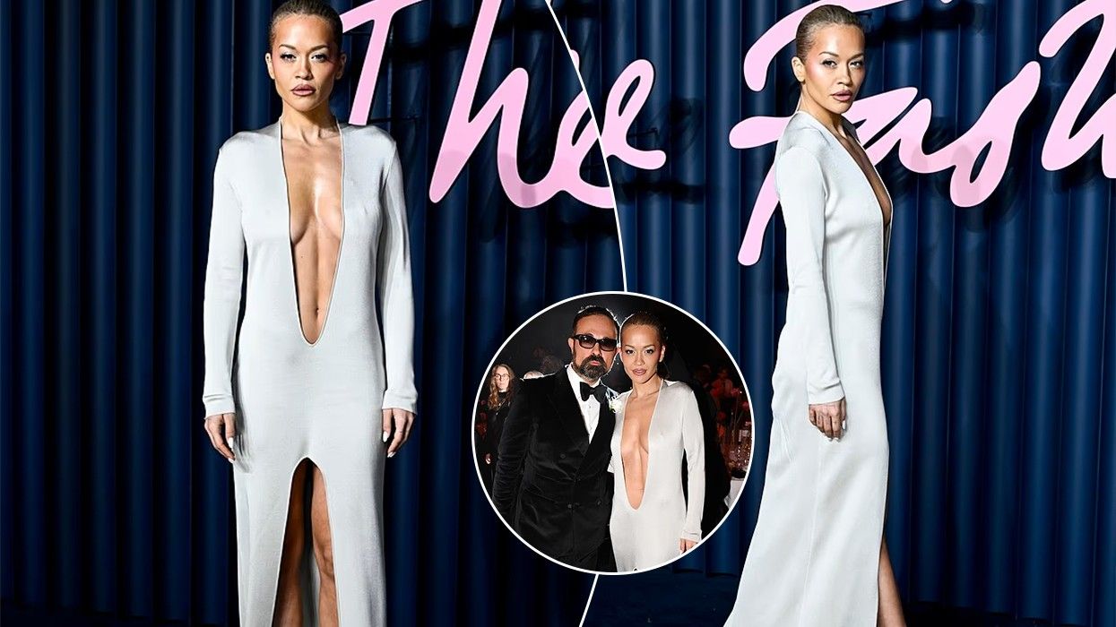 Rita Ora shfaqet me një fustan të guximshëm me prerje në 'Fashion Awards 2025'