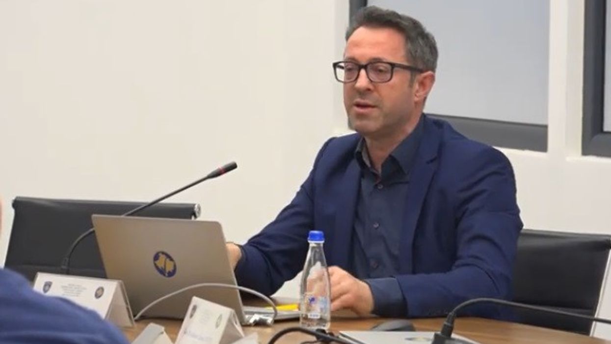 “PZAP dhe gjyqtarët amnistojnë Listën Serbe, KQZ-ja e ka kryer detyrën”, thotë Krasniqi i LVV-së