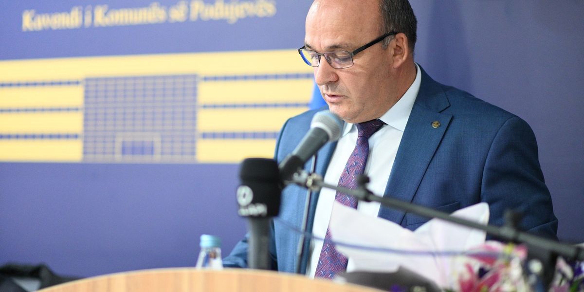 Bulliqi emëron dhe riemëron pesë drejtorë dhe nënkryetarin e komunës Bulliqi emëron dhe riemëron pesë drejtorë dhe nënkryetarin e komunës