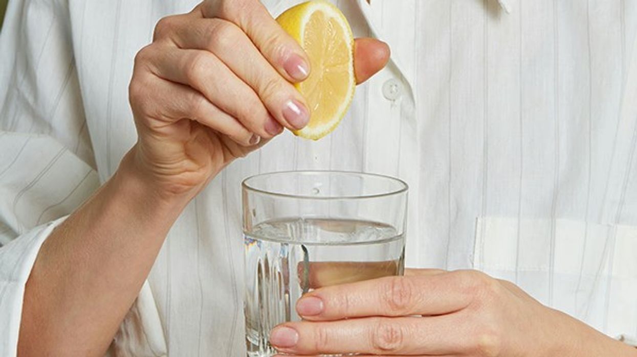 Shtatë përfitime të ujit me limon, sipas ekspertëve Shtatë përfitime të ujit me limon, sipas ekspertëve