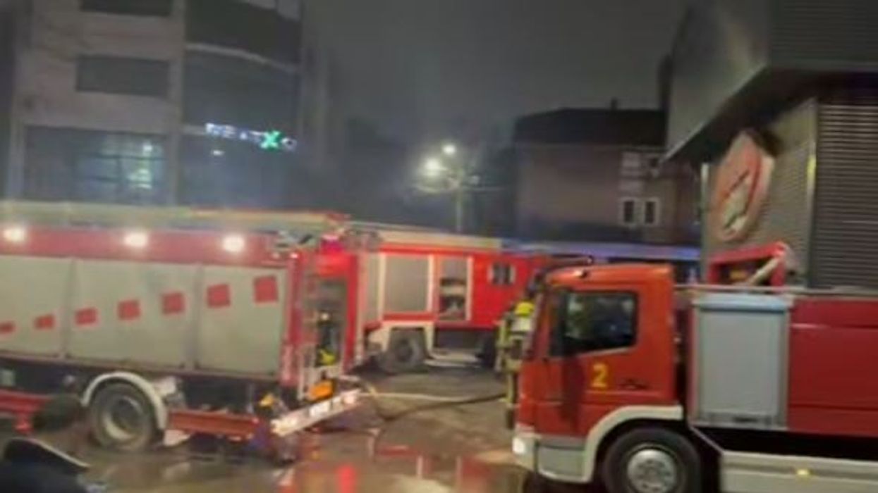 Zjarri përfshin një depo të “Viva Fresh Store” në Prishtinë, zjarrfikësit e vendosin nën kontroll Zjarri përfshin një depo të “Viva Fresh Store” në Prishtinë, zjarrfikësit e vendosin nën kontroll