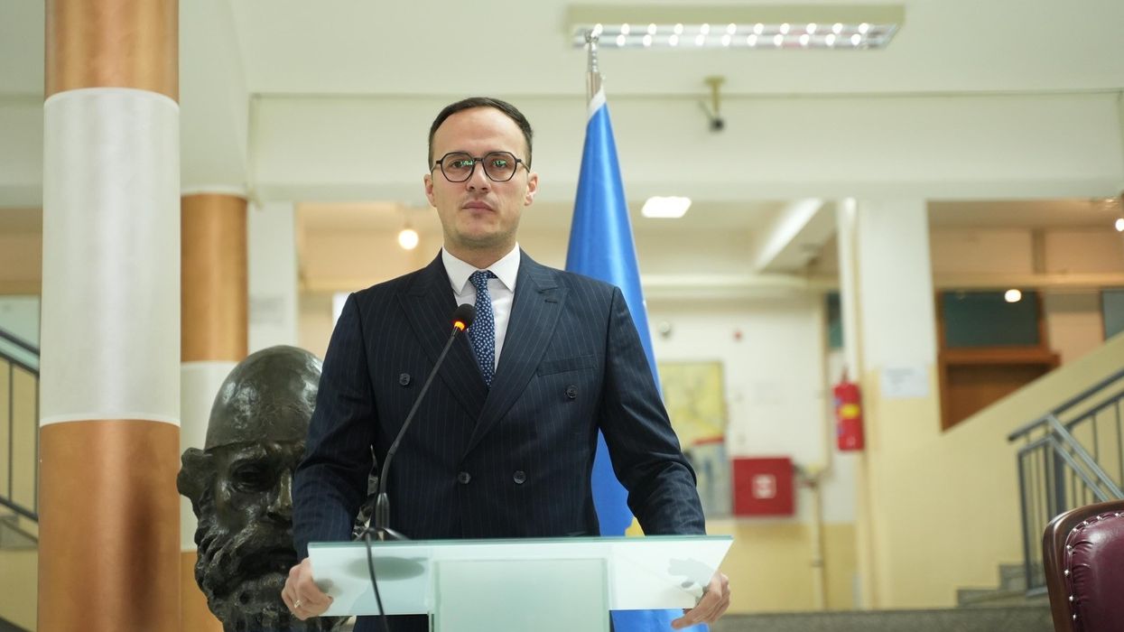 Betohet kryetari Alban Hyseni dhe anëtarët e Kuvendit të Komunës së Gjilanit Betohet kryetari Alban Hyseni dhe anëtarët e Kuvendit të Komunës së Gjilanit