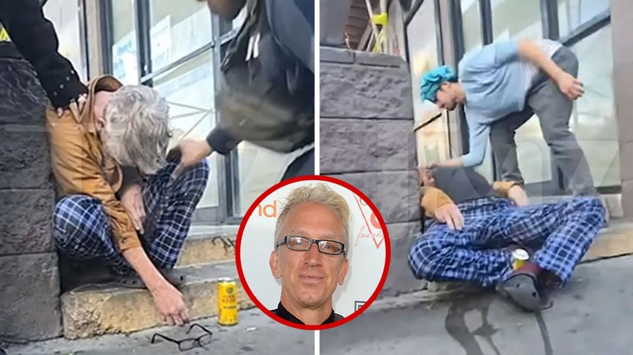 Aktori i famshëm amerikan Andy Dick filmohet duke marrë mbidozë në rrugë, kalimtarët e shpëtojnë Aktori i famshëm amerikan Andy Dick filmohet duke marrë mbidozë në rrugë, kalimtarët e shpëtojnë
