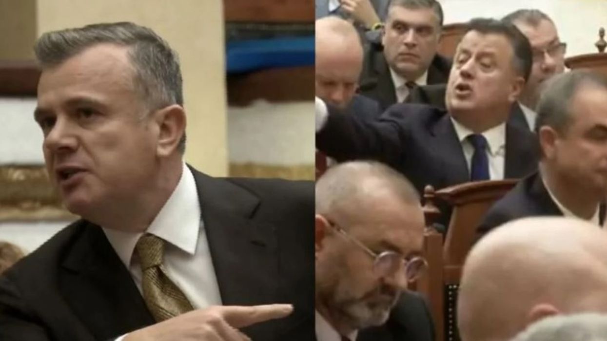 “Injorant”, “Ky zotëria duhet të dalë jashtë”, tensione në Kuvendin e Shqipërisë ndërmjet Nokës dhe Ballës “Injorant”, “Ky zotëria duhet të dalë jashtë”, tensione në Kuvendin e Shqipërisë ndërmjet Nokës dhe Ballës