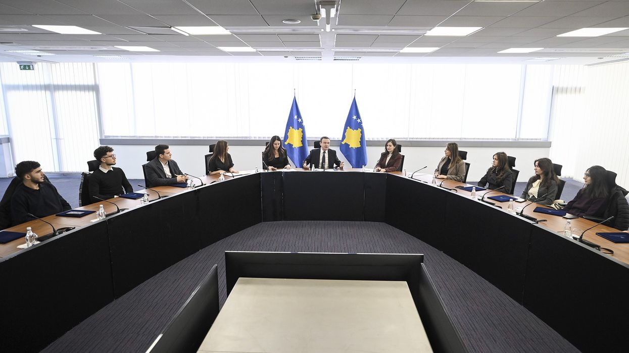 Kurti priti në takim studentët përfitues të skemave të bursave Kurti priti në takim studentët përfitues të skemave të bursave