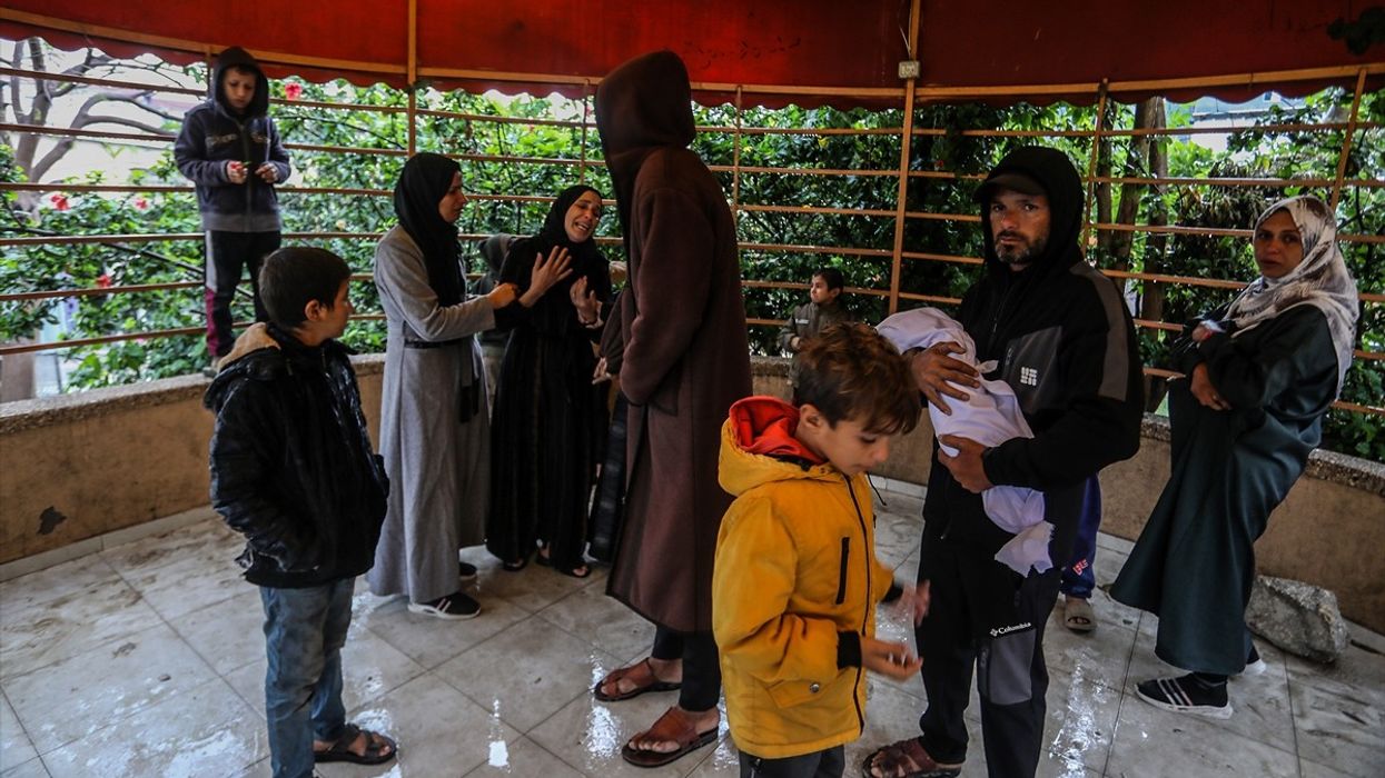 Foshnja 8-muajshe vdes nga i ftohti në Gaza, mijëra familje në rrezik si pasojë e motit të keq Foshnja 8-muajshe vdes nga i ftohti në Gaza, mijëra familje në rrezik si pasojë e motit të keq