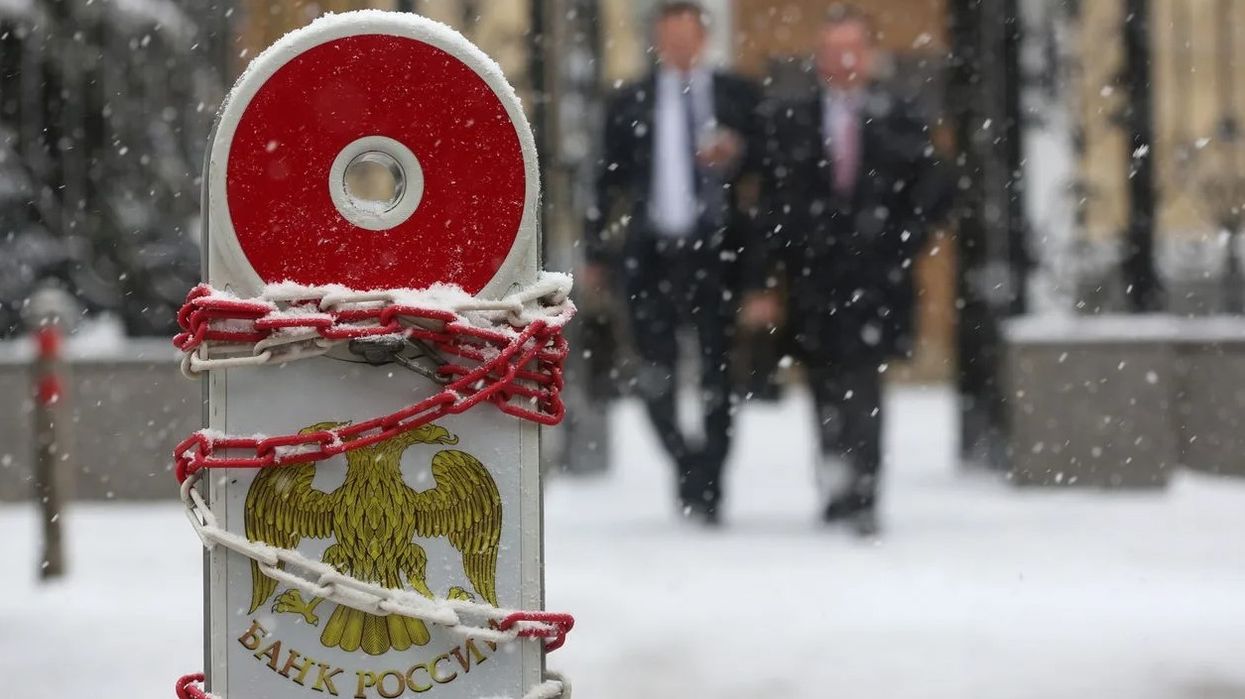 BE-ja aktivizon klauzolën e emergjencës për të bllokuar për një kohë të pacaktuar asetet ruse BE-ja aktivizon klauzolën e emergjencës për të bllokuar për një kohë të pacaktuar asetet ruse