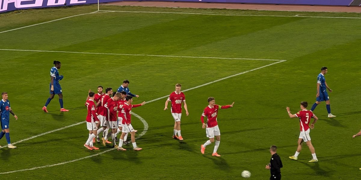 Mbyllet pjesa e parë, Drita në disavantazh ndaj AZ Alkmaar Mbyllet pjesa e parë, Drita në disavantazh ndaj AZ Alkmaar