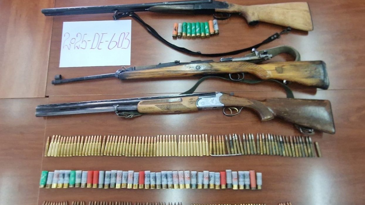 Policia në Pejë sekuestron armë dhe municion gjatë një jave operacioni