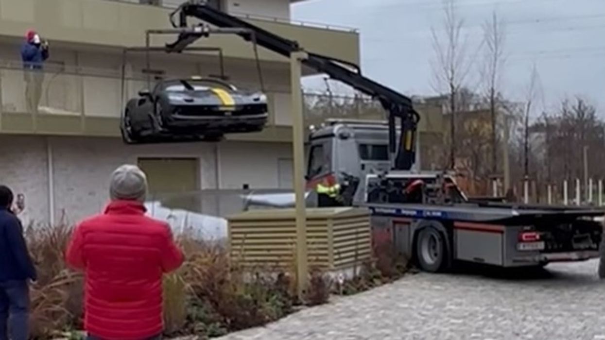 E parkoi në tarracë Ferrarin, autoritetet austriake e detyrojnë ta zbres në tokë E parkoi në tarracë Ferrarin, autoritetet austriake e detyrojnë ta zbres në tokë