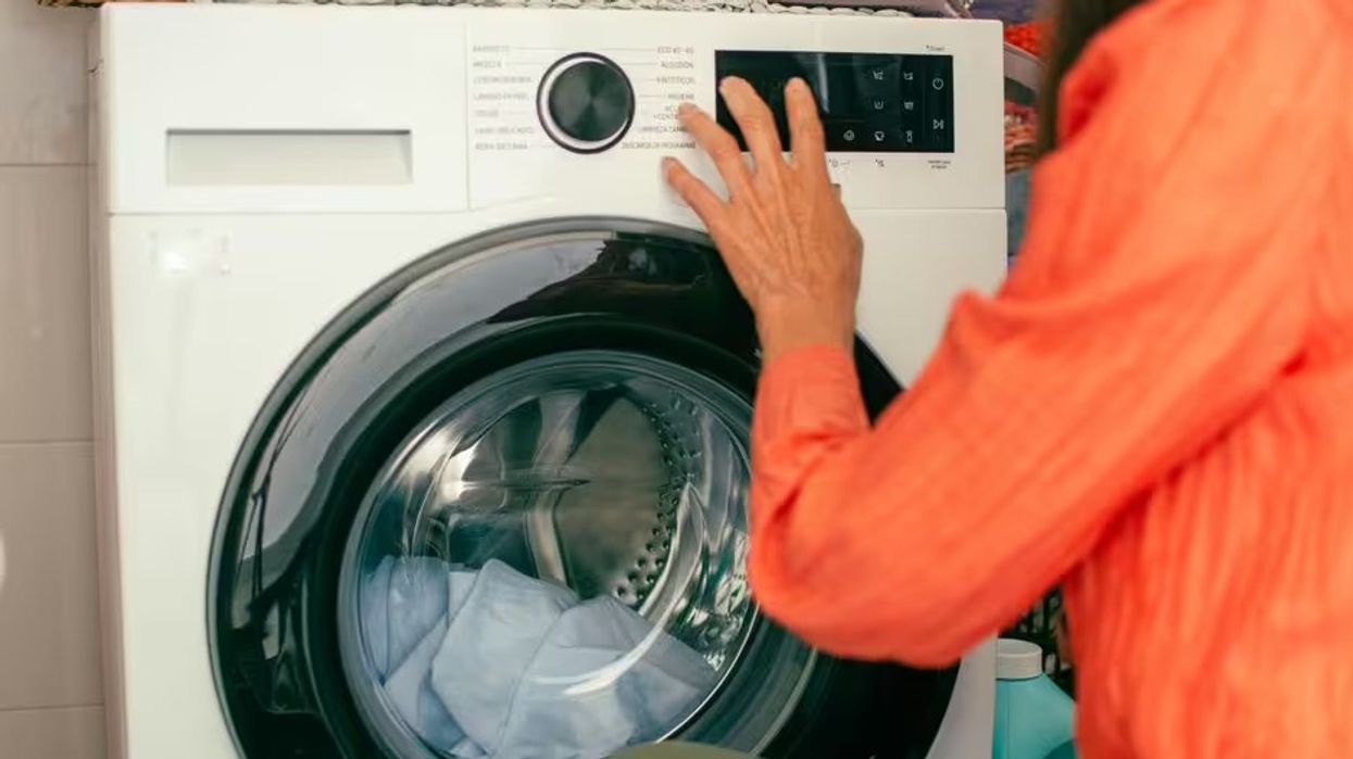 Lani rrobat në këtë cikël nëse nuk dëshironi që t’ju hiqet ngjyra Lani rrobat në këtë cikël nëse nuk dëshironi që t’ju hiqet ngjyra