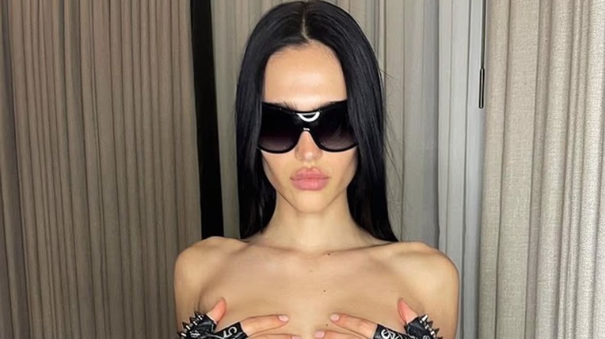 Amelia Gray Hamlin mahnit ndjekësit me një fotografi nudo, pas shfaqjes me trashëgimtarin e Guess, Nicolai Marciano Amelia Gray Hamlin mahnit ndjekësit me një fotografi nudo, pas shfaqjes me trashëgimtarin e Guess, Nicolai Marciano