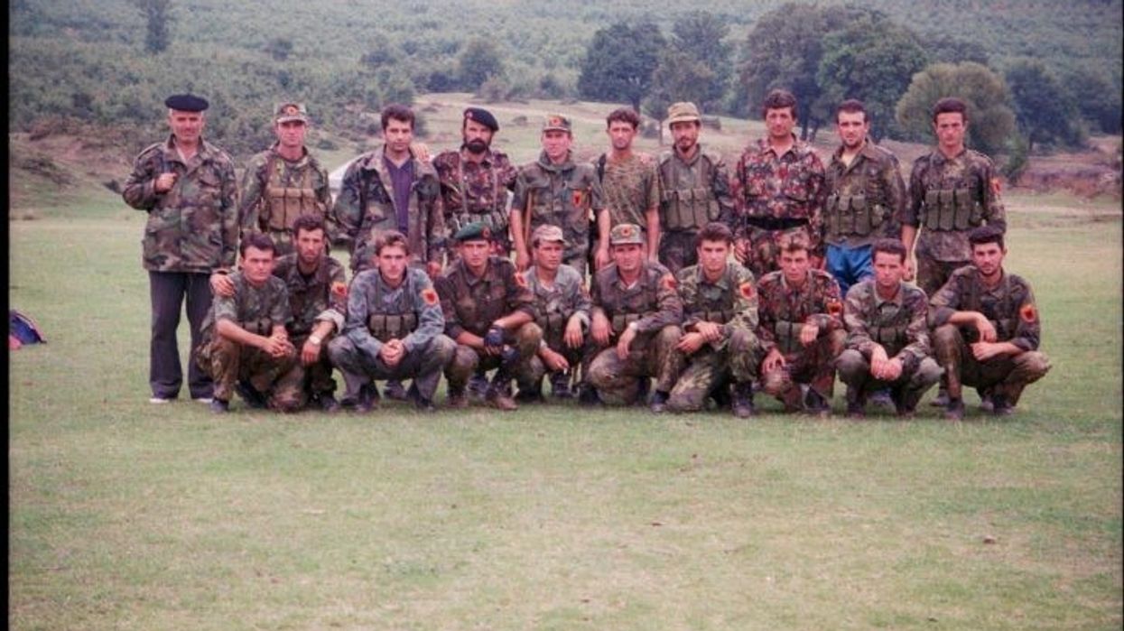 PDK përkujton 27-vjetorin e rënies së Mujë Krasniqit dhe 40 dëshmorëve të tjerë të UÇK-së