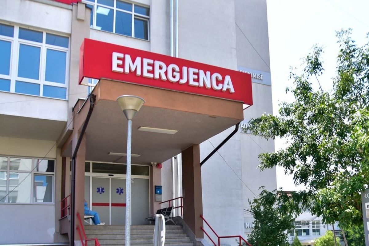 Vetëplagoset me armë zjarri një 50-vjeçar në Lipjan Vetëplagoset me armë zjarri një 50-vjeçar në Lipjan