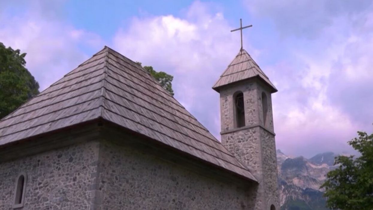 Daily Express: Thethi, si fshatrat e Zvicrës