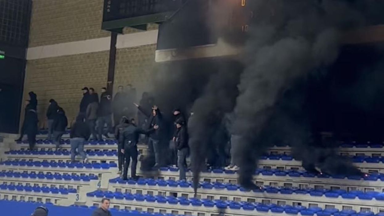 Plisat vazhdojnë protestën ndaj kryesisë, ndërpritet ndeshja Prishtina - Bashkimi