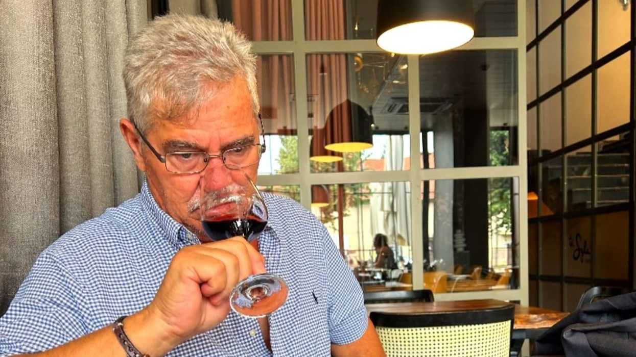 Cilat substanca shkaktojnë dhimbje koke pas konsumit të verës?