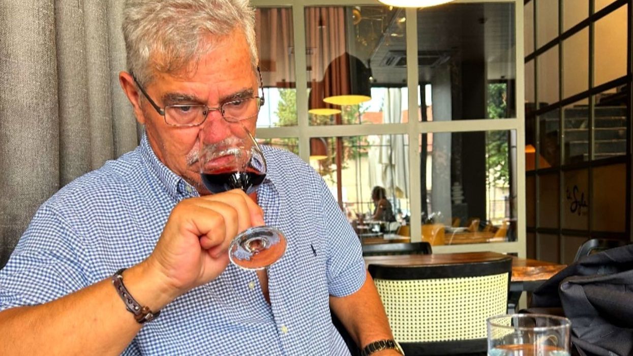 Cilat substanca shkaktojnë dhimbje koke pas konsumit të verës?