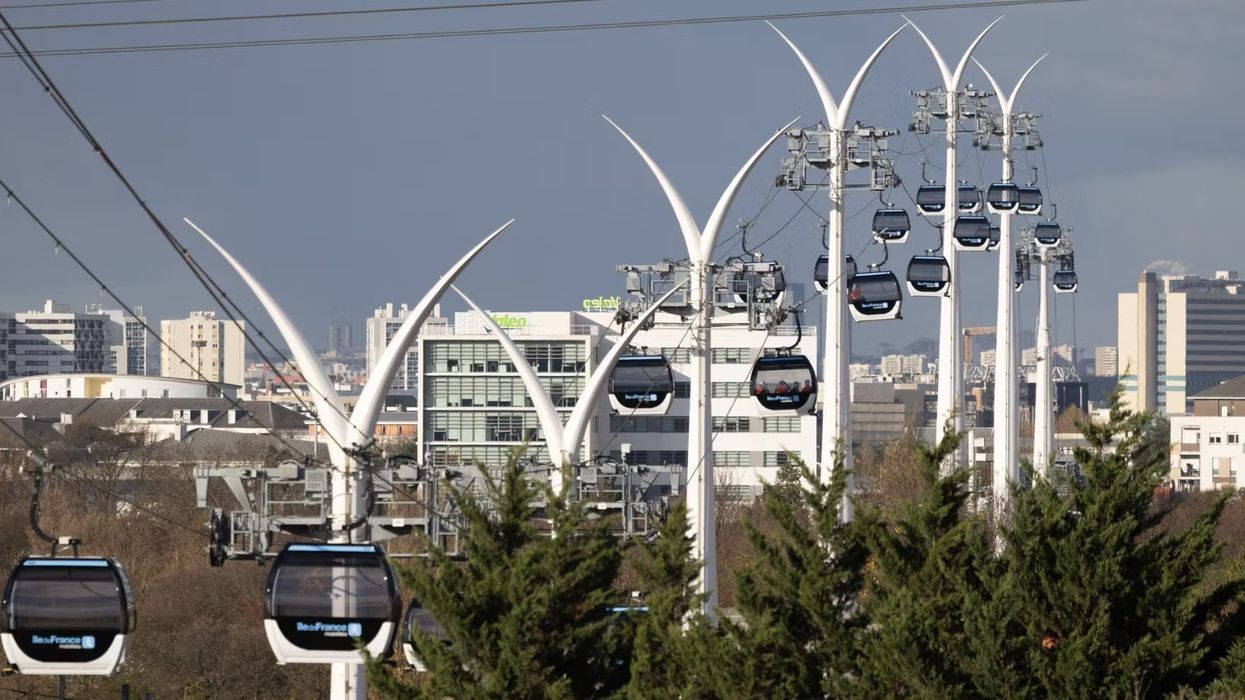 Inagurohet teleferiku i parë për shërbimin urban në Paris Inagurohet teleferiku i parë për shërbimin urban në Paris