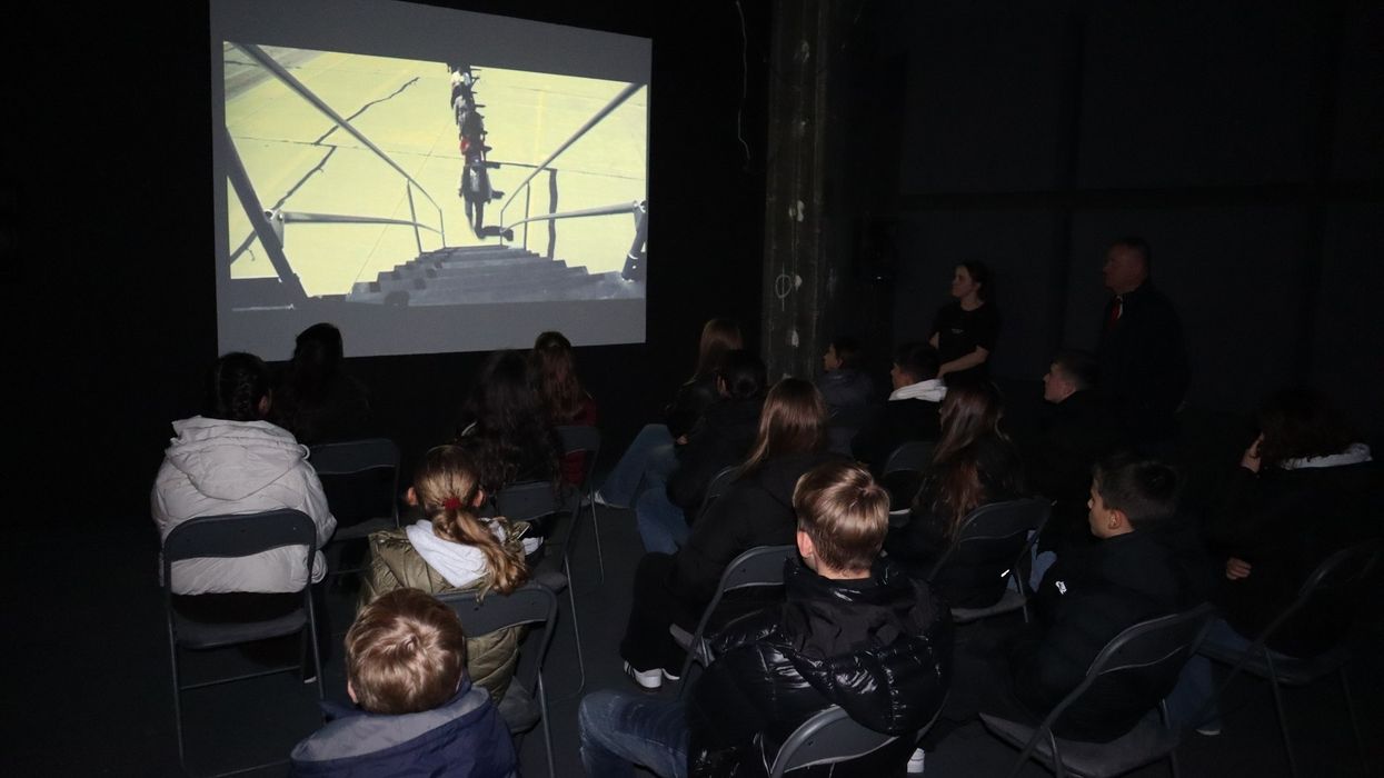 Nxënësit nga Peqani i Suharekës vizitojnë “Reporting House”, njihen me historinë bashkëkohore të Kosovës