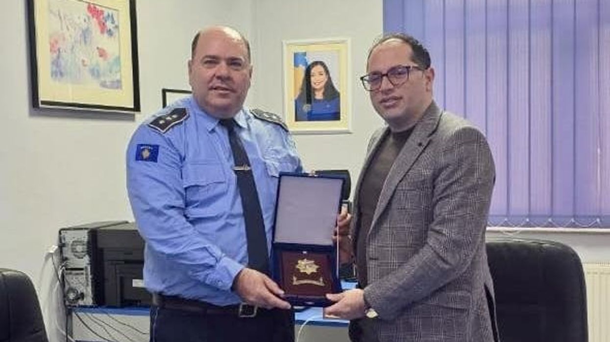 Hajdari dhe Alija diskutojnë thellimin e bashkëpunimit mes Spitalit dhe Policisë në Prizren Hajdari dhe Alija diskutojnë thellimin e bashkëpunimit mes Spitalit dhe Policisë në Prizren