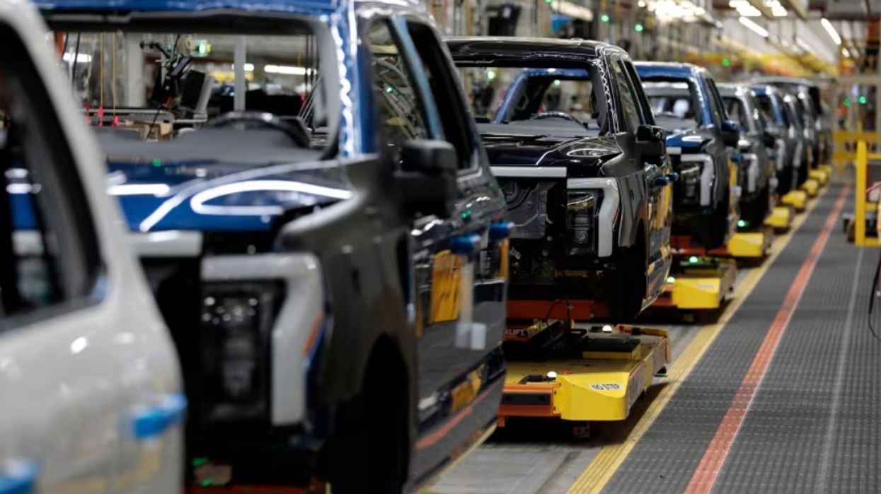 Ford pret humbje miliardëshe teksa tërheq planet për automjetet elektrike dhe ndalon prodhimin e F-150 Lightning