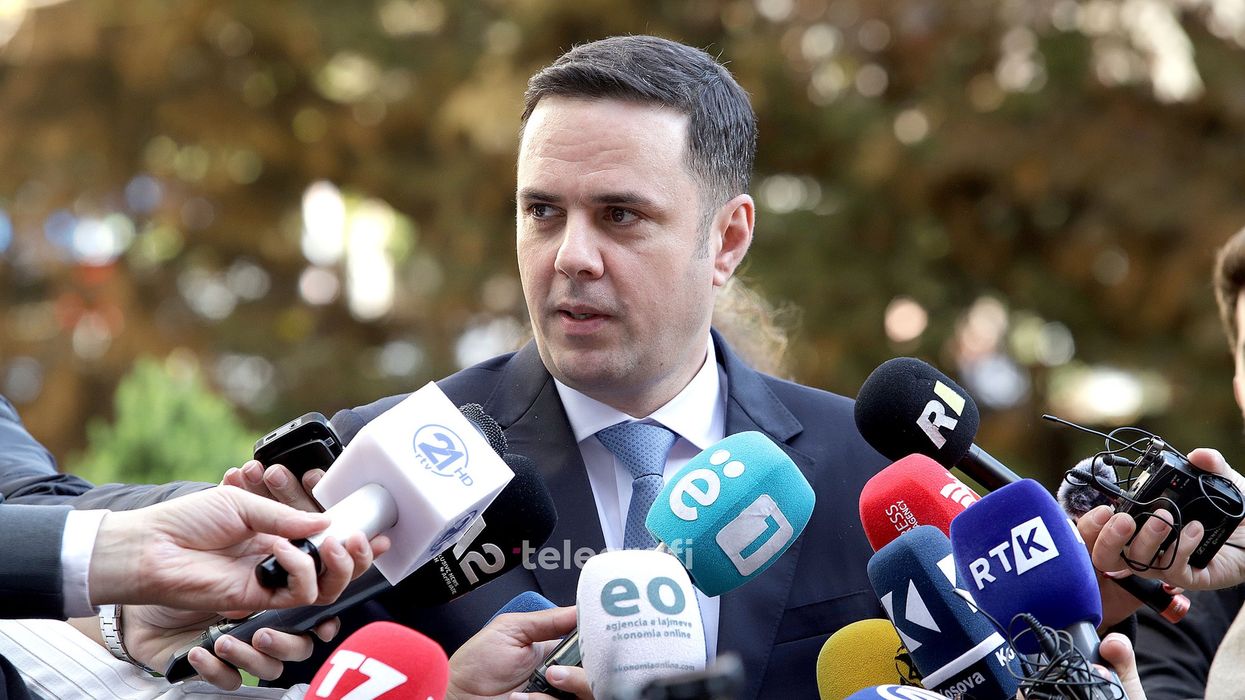 Abdixhiku prezanton sot 110 kandidatët për deputetë dhe programin politik qeverisës Abdixhiku prezanton sot 110 kandidatët për deputetë dhe programin politik qeverisës