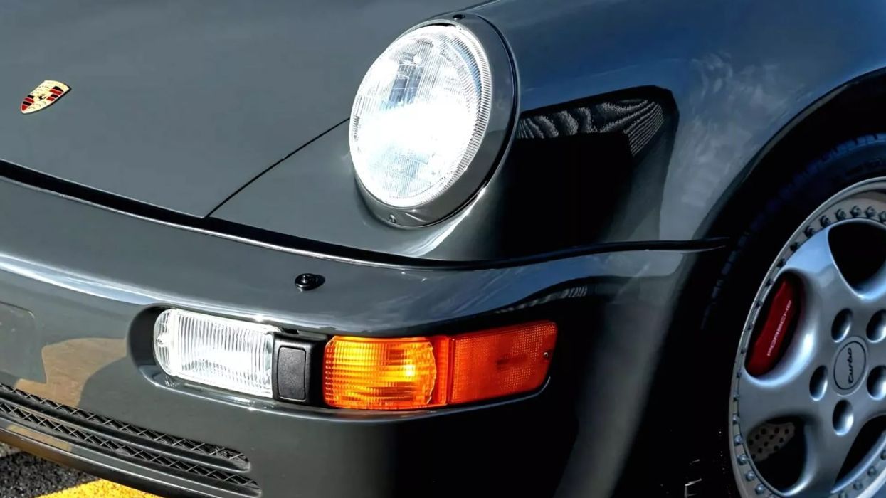 Kjo 911 Turbo klasike e vitit 1994 kishte një sekret dhe dikush pagoi shumë për të Kjo 911 Turbo klasike e vitit 1994 kishte një sekret dhe dikush pagoi shumë për të