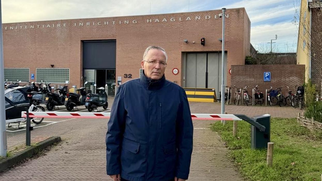 Hamza viziton Thaçin e Veselin: Muret në Hagë nuk mund ta burgosin të vërtetën e UÇK-së Hamza viziton Thaçin e Veselin: Muret në Hagë nuk mund ta burgosin të vërtetën e UÇK-së