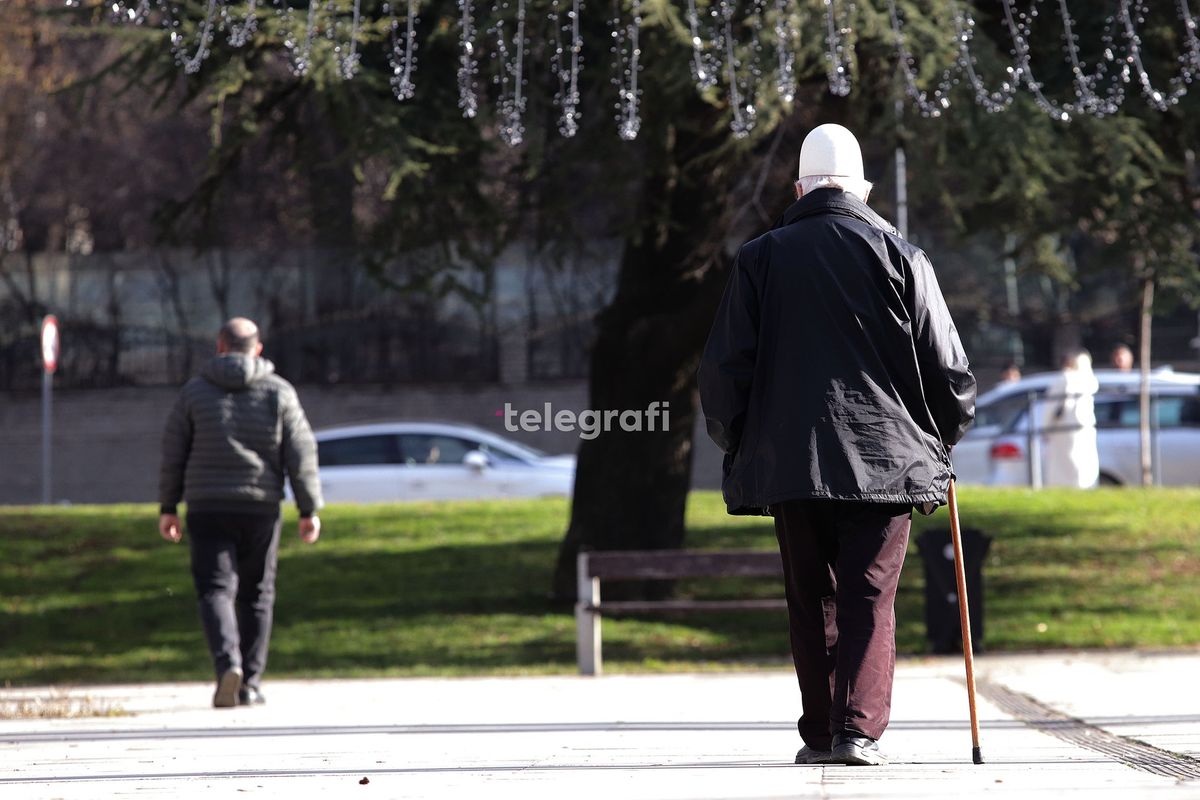 Pensionistët nuk detyrohen më të paraqiten për të vërtetuar se janë gjallë Pensionistët nuk detyrohen më të paraqiten për të vërtetuar se janë gjallë