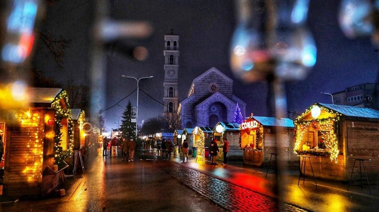 Komuna e Prishtinës shpenzon rreth 100 mijë euro për dekorimin e kryeqytetit për festat e fundvitit Komuna e Prishtinës shpenzon rreth 100 mijë euro për dekorimin e kryeqytetit për festat e fundvitit
