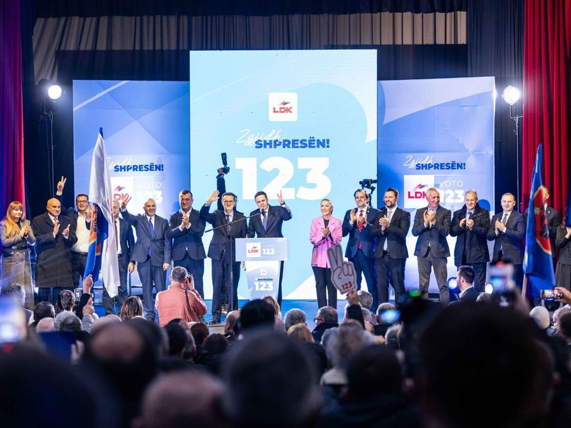 Abdixhiku prezanton planin 3-vjeçar: Pensionet 200, 250 dhe 300 euro nën qeverisjen e LDK-së Abdixhiku prezanton planin 3-vjeçar: Pensionet 200, 250 dhe 300 euro nën qeverisjen e LDK-së