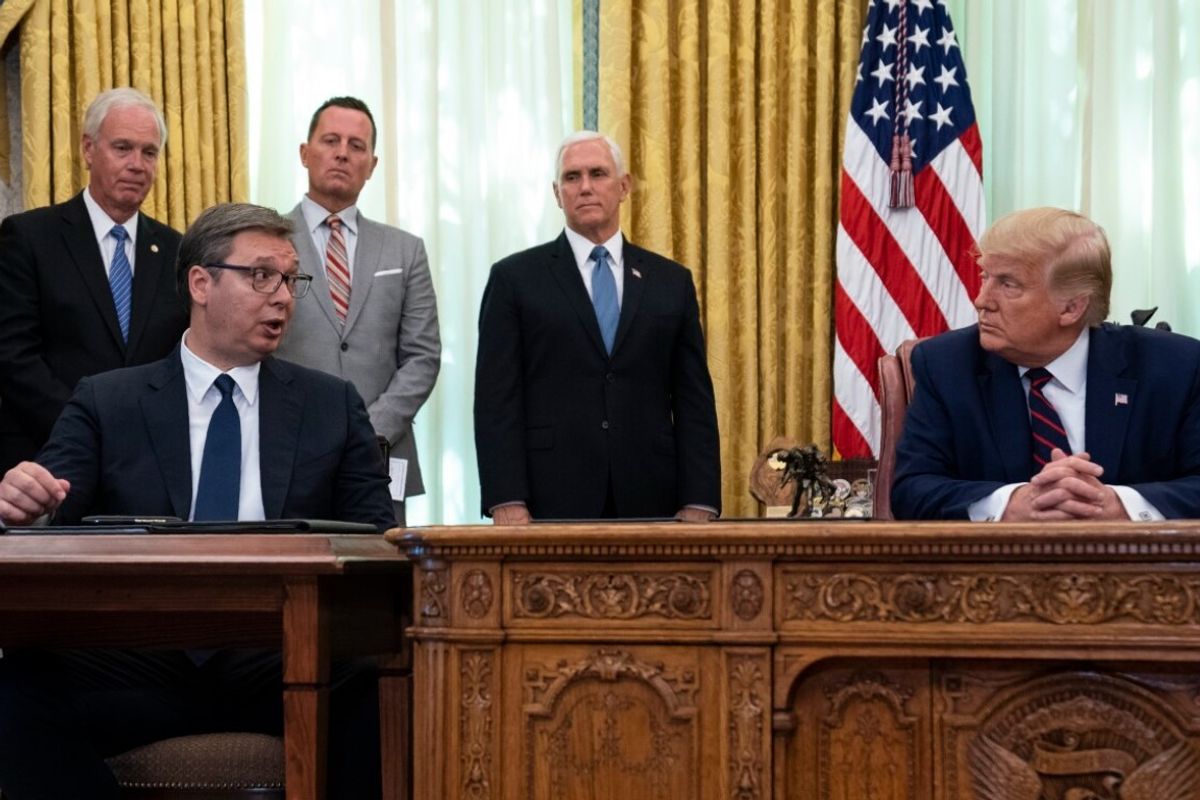 "Trump nuk dëshiron ta shohë më Vuçiqin me sy" – analisti serb shpjegon arsyet