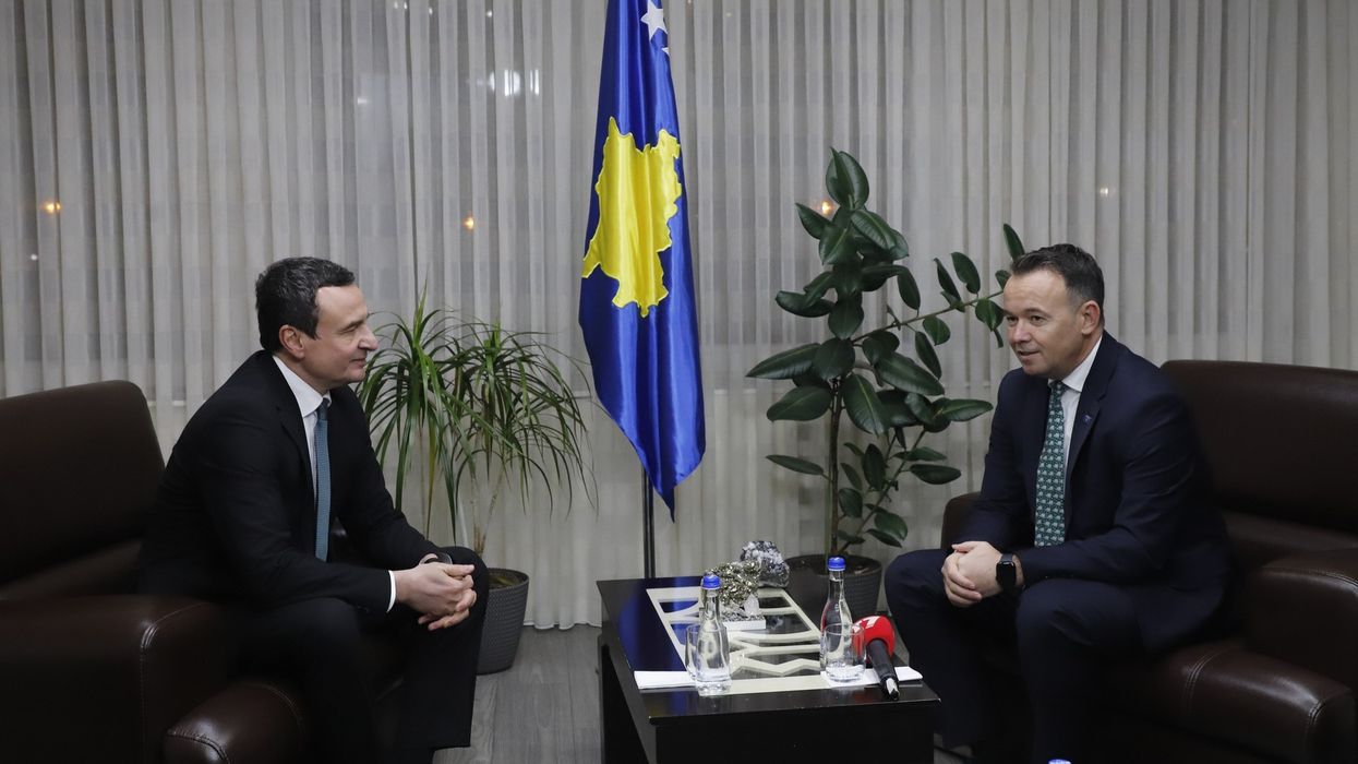 Peci dhe Kurti diskutuan për prioritetet zhvillimore të Mitrovicës pas inaugurimit të urës mbi Ibër Peci dhe Kurti diskutuan për prioritetet zhvillimore të Mitrovicës pas inaugurimit të urës mbi Ibër