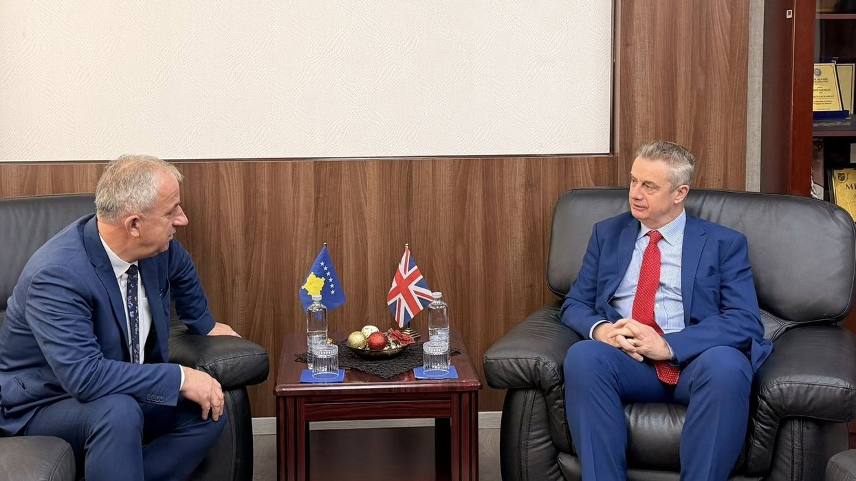 Ambasadori britanik viziton Suharekën, Muharremaj thekson bashkëpunimin e vazhdueshëm
