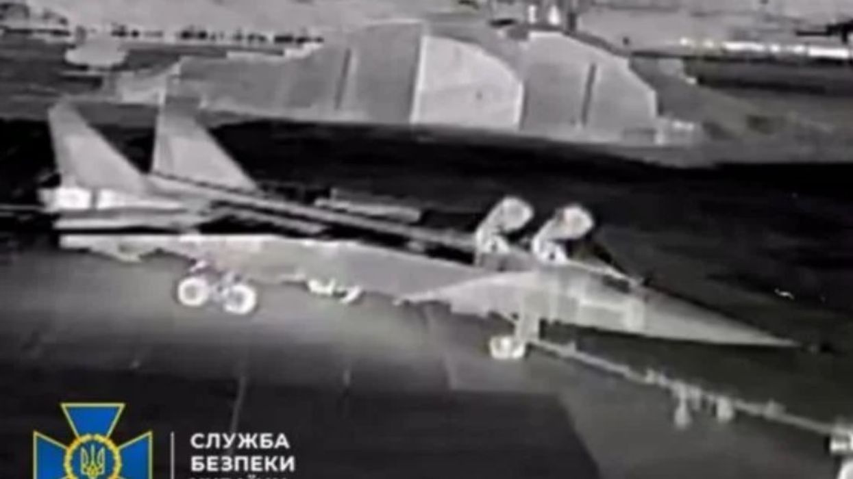 Ukrainasit sulmojnë rusët me dronë në Krime, shkatërrojnë aeroplanë luftarak e sisteme radarësh në vlerë qindra miliona dollarë