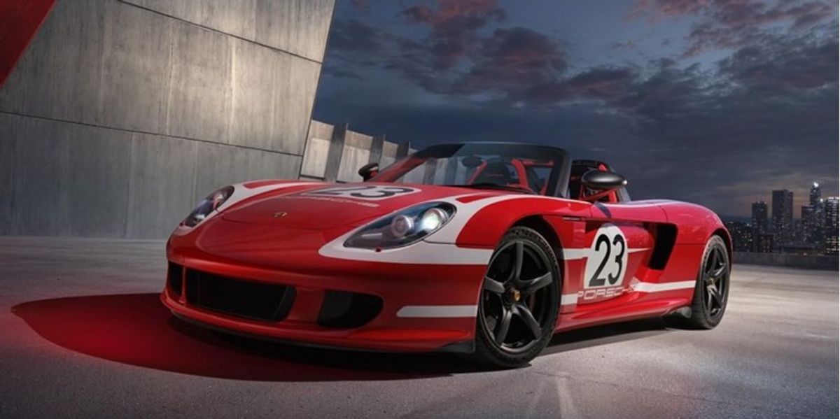 Porsche rikthen Carrera GT-në në gjendje fabrike me dizajn Le Mans Porsche rikthen Carrera GT-në në gjendje fabrike me dizajn Le Mans